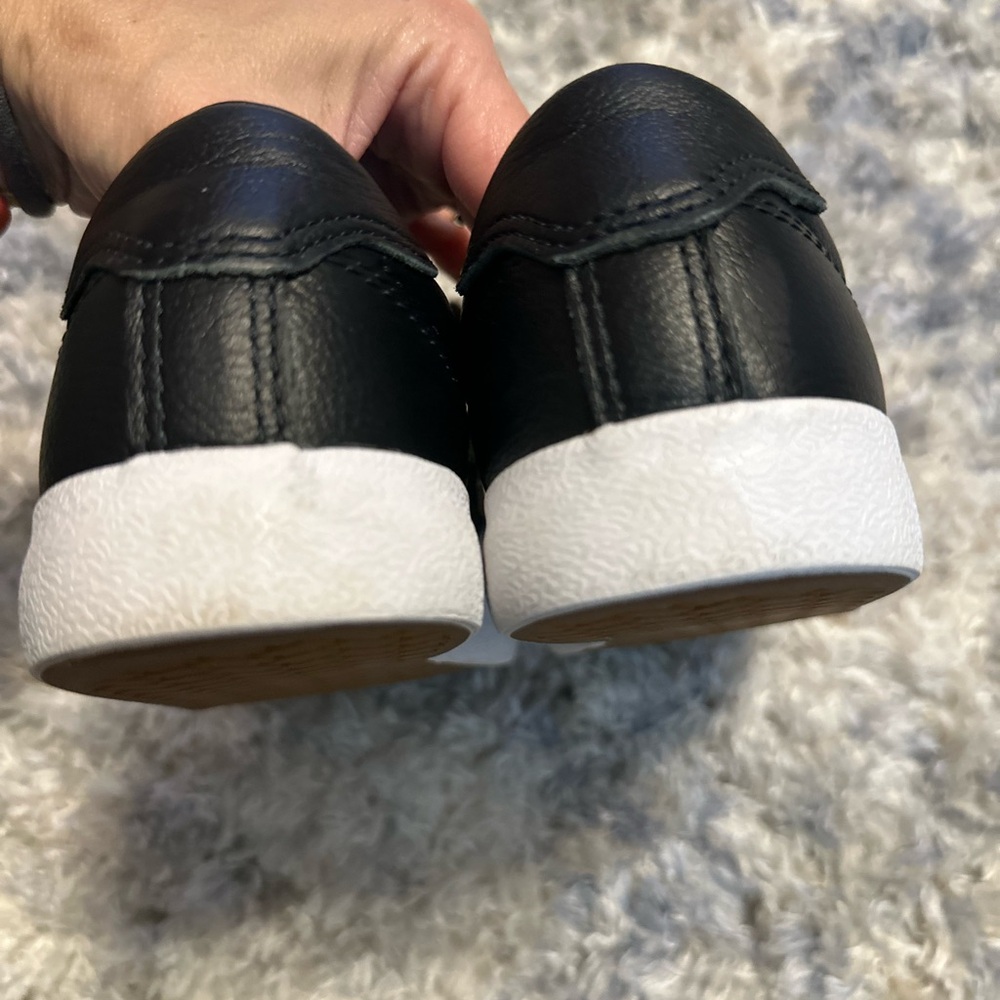 Converse Leather upper Size Women 5.5, Men 4. Black and White. Gum bottoms. EUC - Picture 2 of 9
